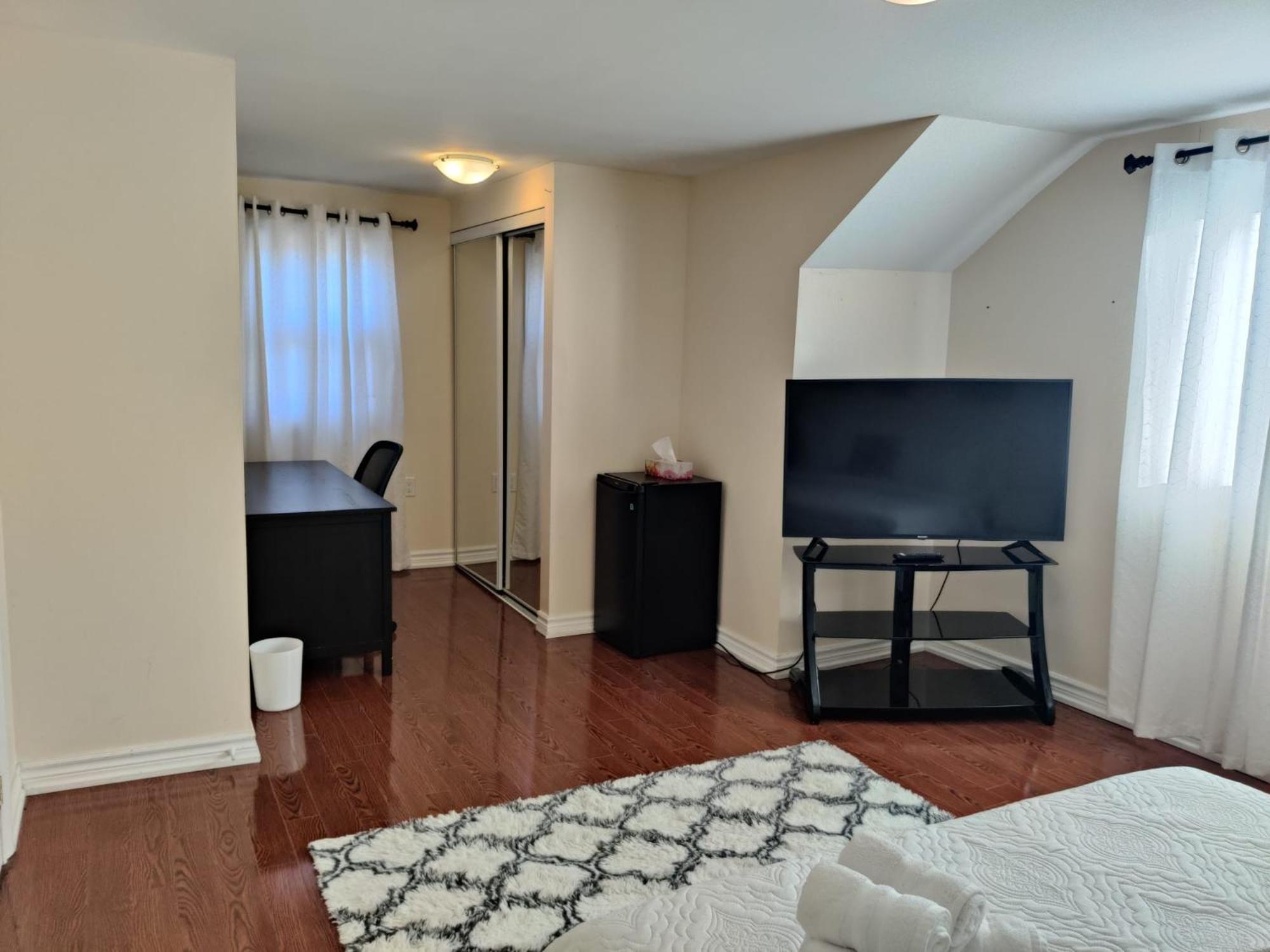 Spacious Mbr Near Kennedy Subway & Go Toronto Exterior foto